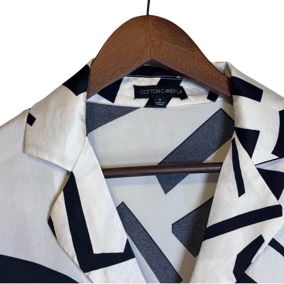 Black and White, Retro Style , Geometric Pattern, Cropped Button Down, Blouse - Picture 3 of 7